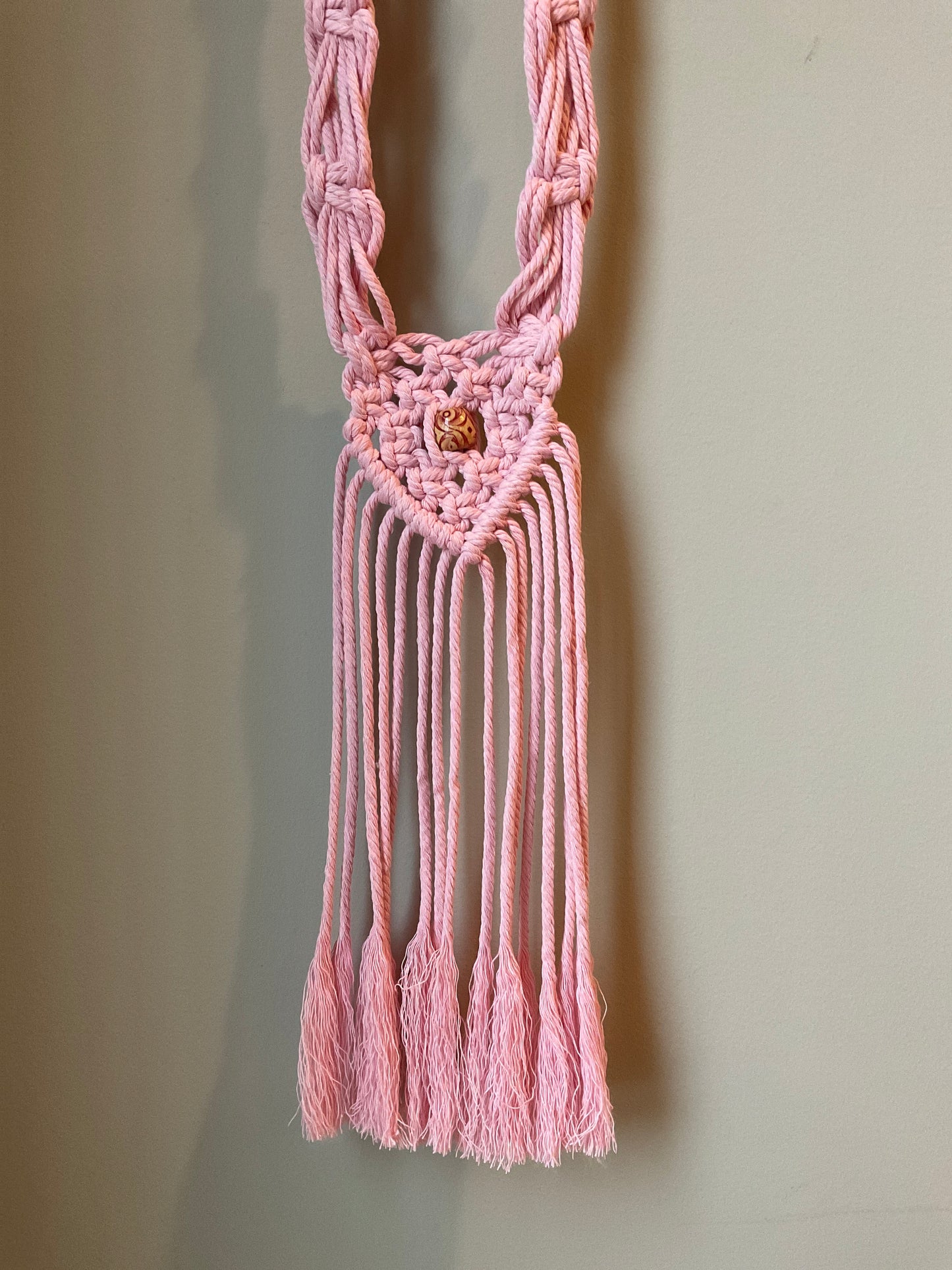 Horseshoe Macrame hat hanger-Sparkle Pink