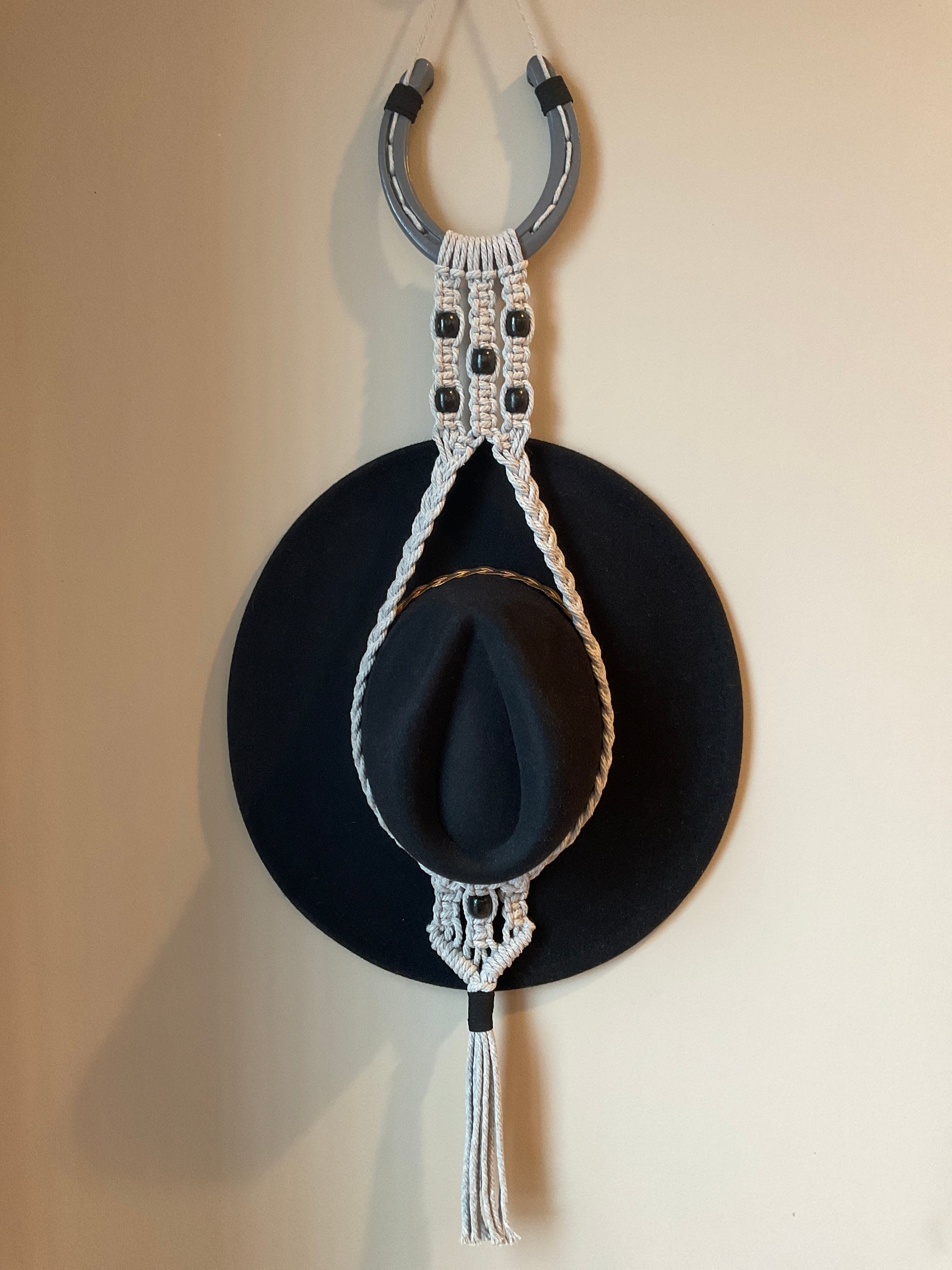 Horseshoe Macrame hat hanger-Painted Grey